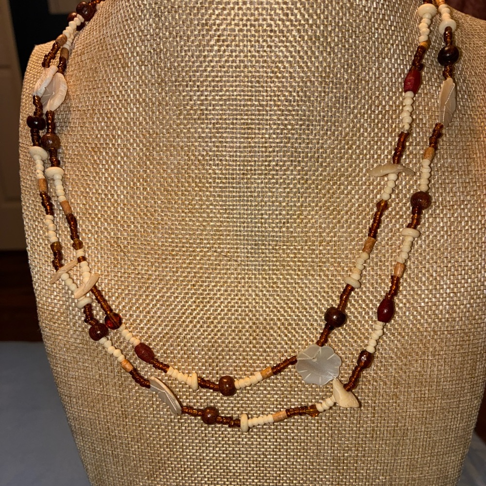 Elegant Beaded Necklace in Cream and Brown